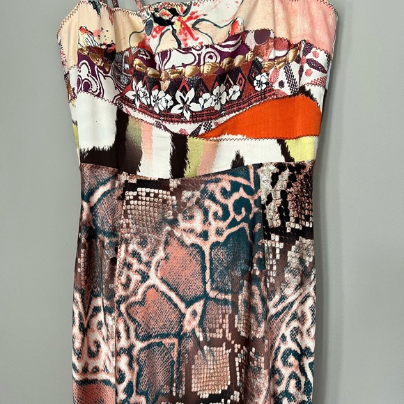 Size 40 and fits like a 2! Wore this a few times and got tons of compliments!💕 - Picture 2 of 4